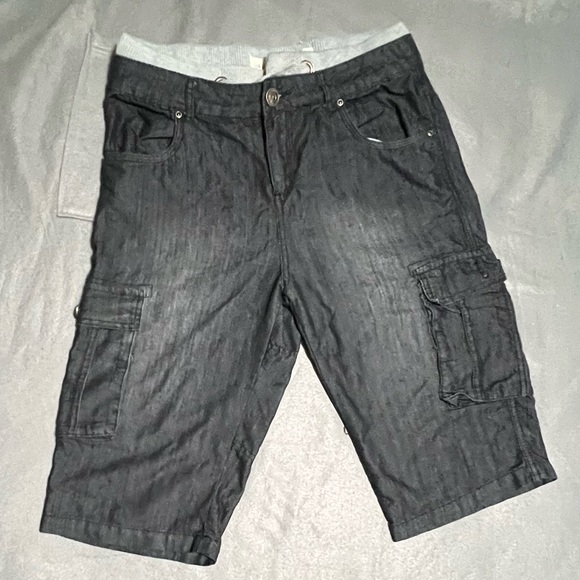 CARGO SHORTS - Picture 2 of 3